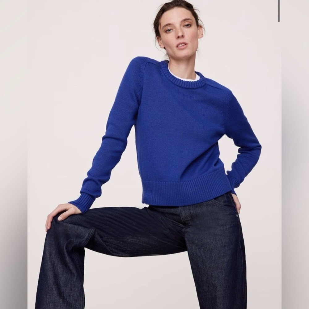 Banana Republic Women's Blue Crew Neck Sweater